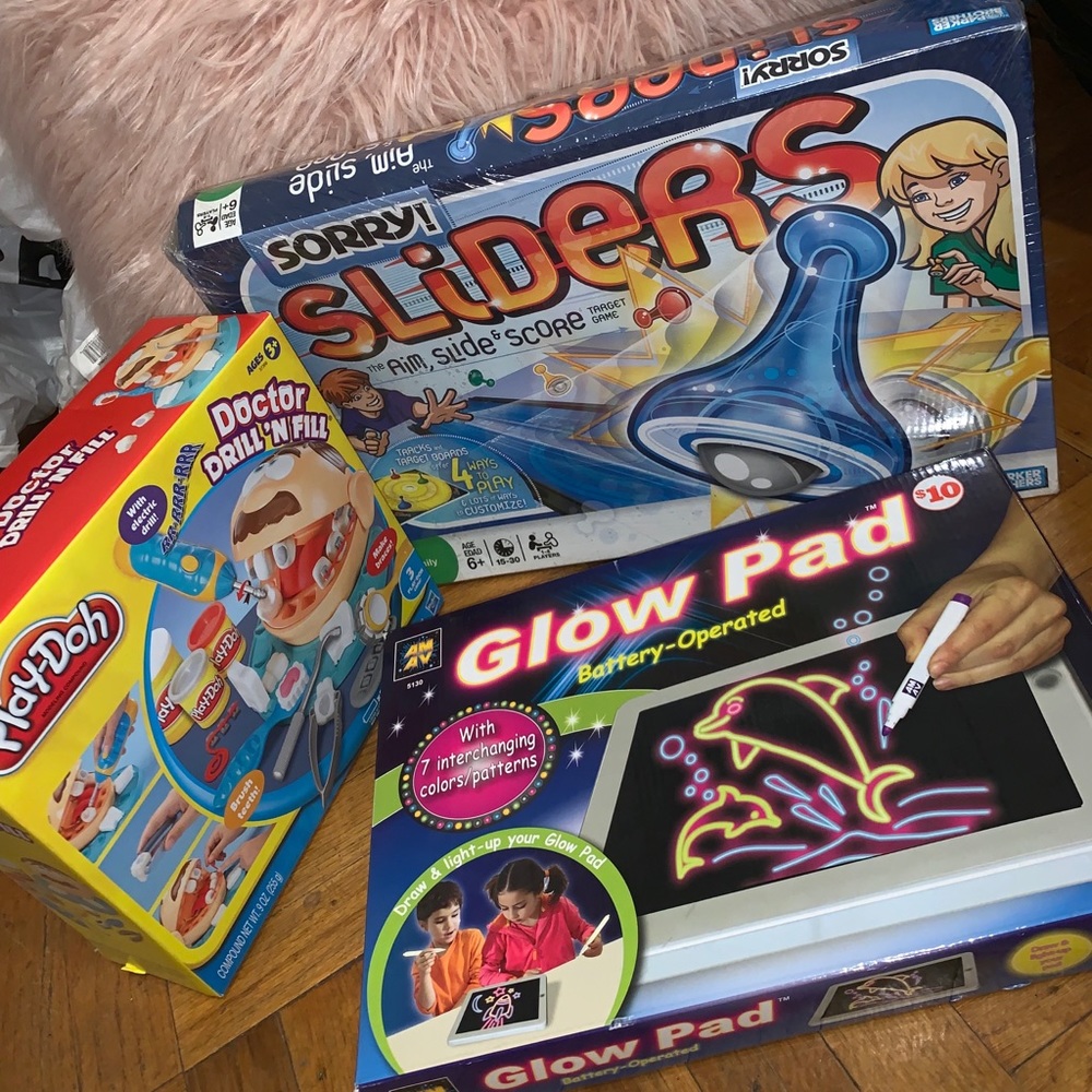 Toy bundle - Picture 1 of 5
